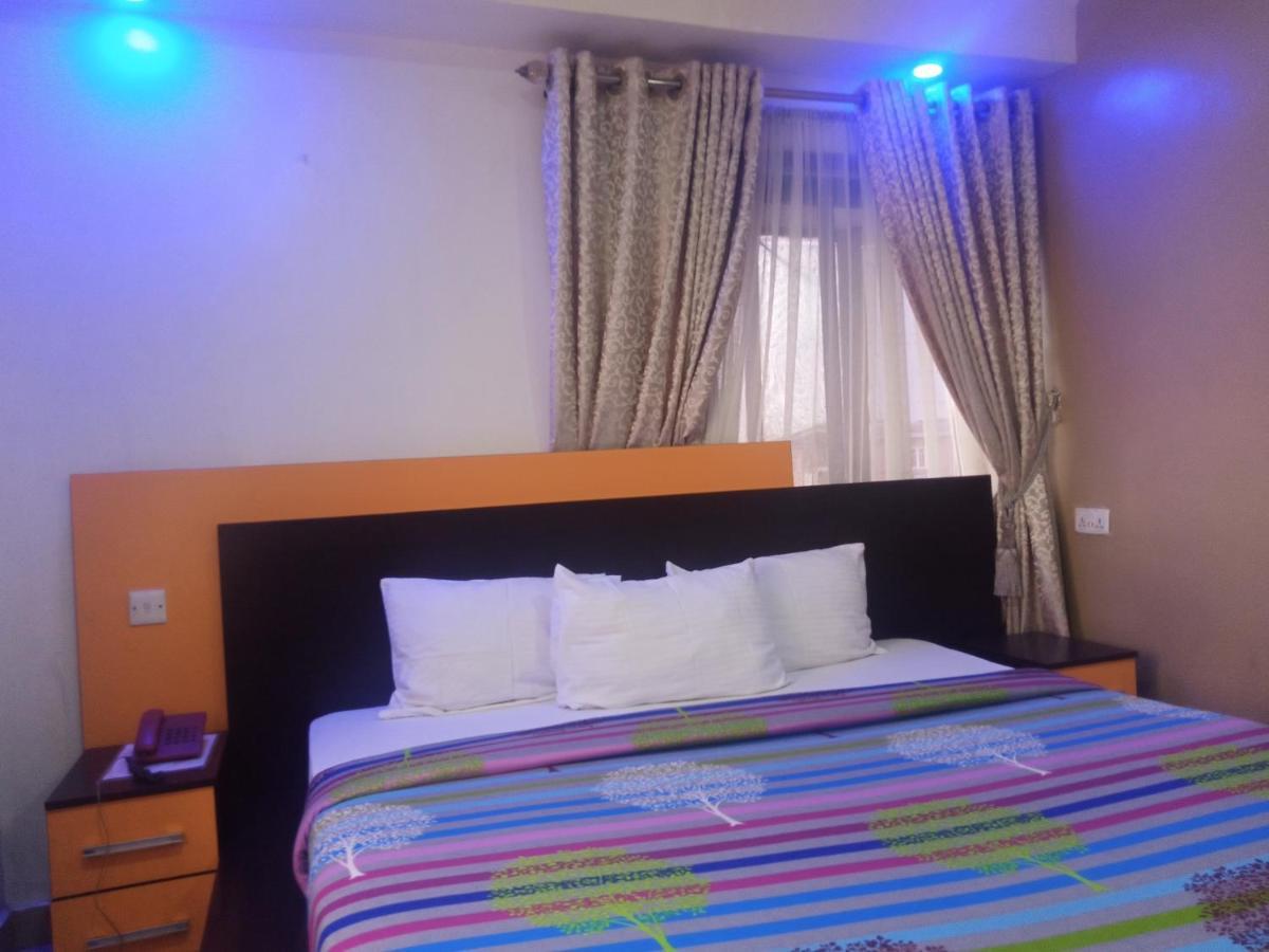 Alluring View Hotel - Toyin Sreet Ikeja Dış mekan fotoğraf