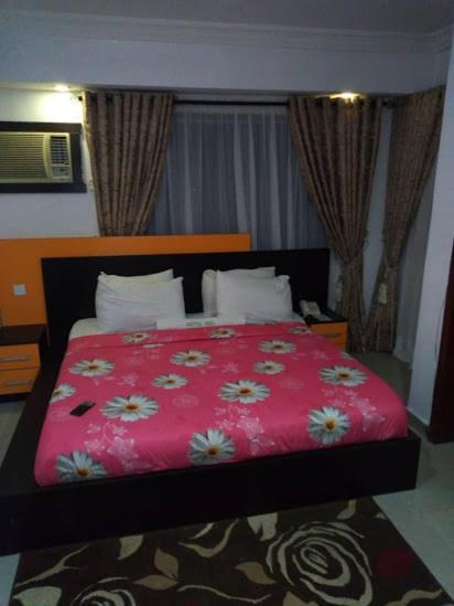Alluring View Hotel - Toyin Sreet Ikeja Dış mekan fotoğraf